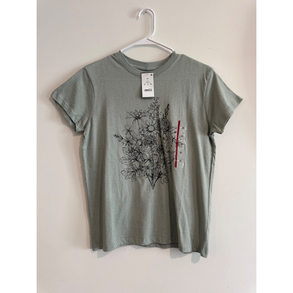 summer floral tee Doe Graphic T-Shirt Womens XS Sage Green Short Sleeve Cotton